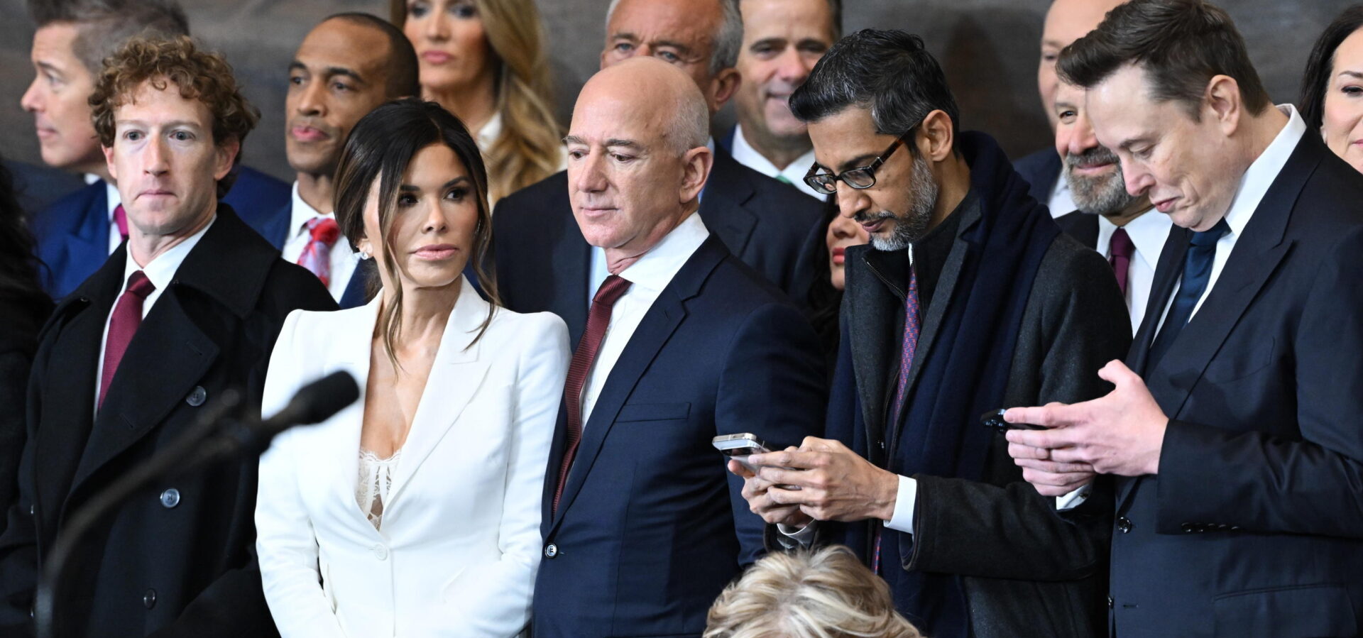 La “guerra spaziale” tra Elon Musk e Jeff Bezos La “guerra spaziale” tra Elon Musk e Jeff Bezos