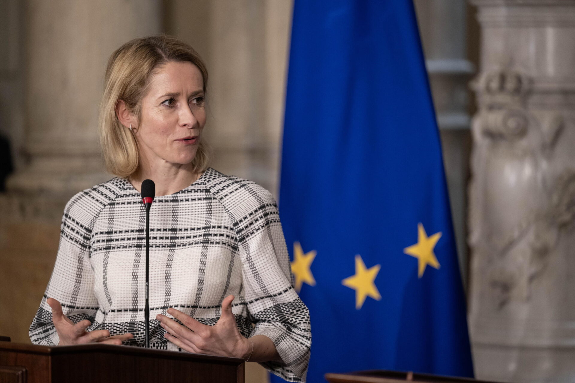 Ue: Kaja Kallas passa da un disastro all’altro e farebbe bene a dimettersi