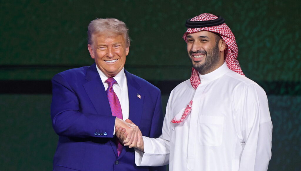 Trump dichiara guerra a neocon e liberal