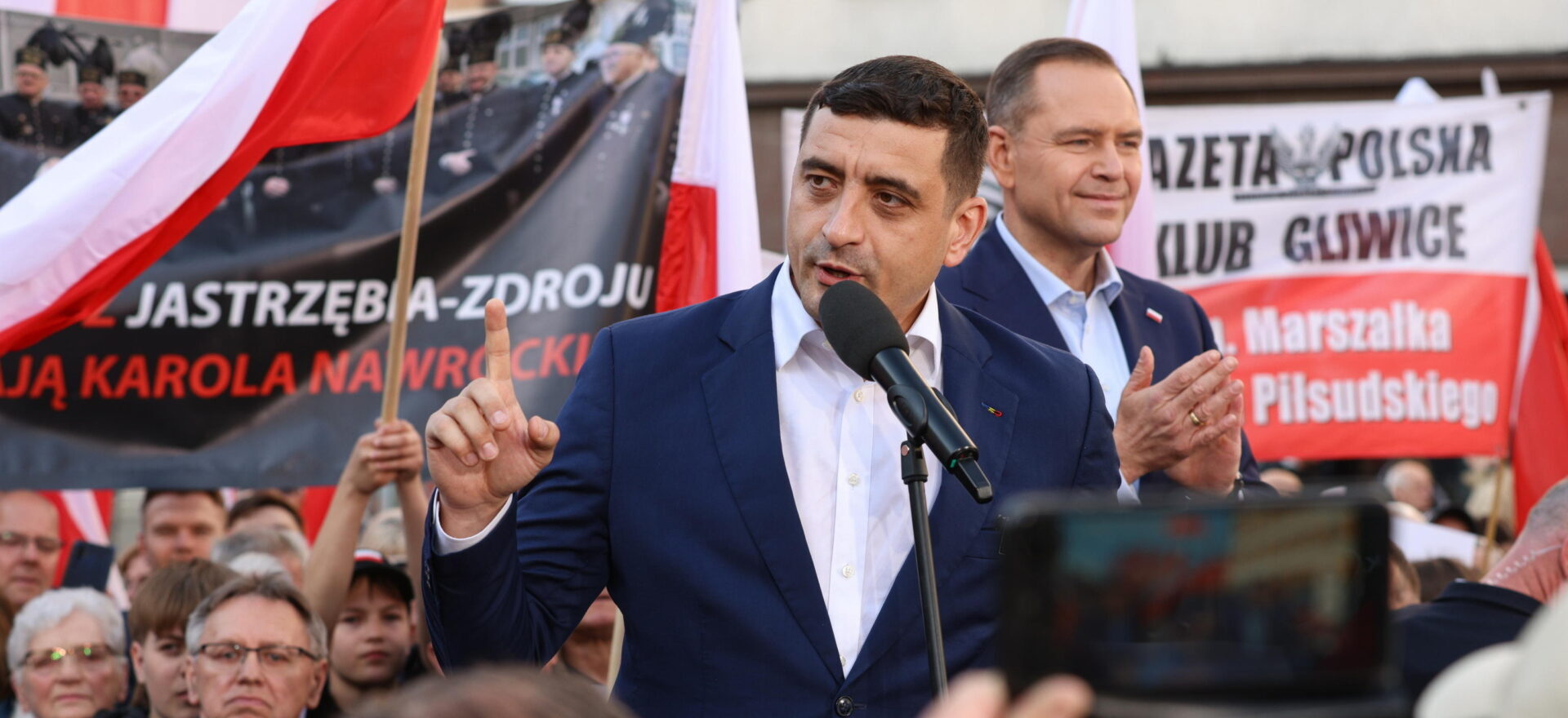 Simion, l’accusa a Macron: “È un dittatore, interferisce nelle nostre elezioni” Simion, l’accusa a Macron: “È un dittatore, interferisce nelle nostre elezioni”