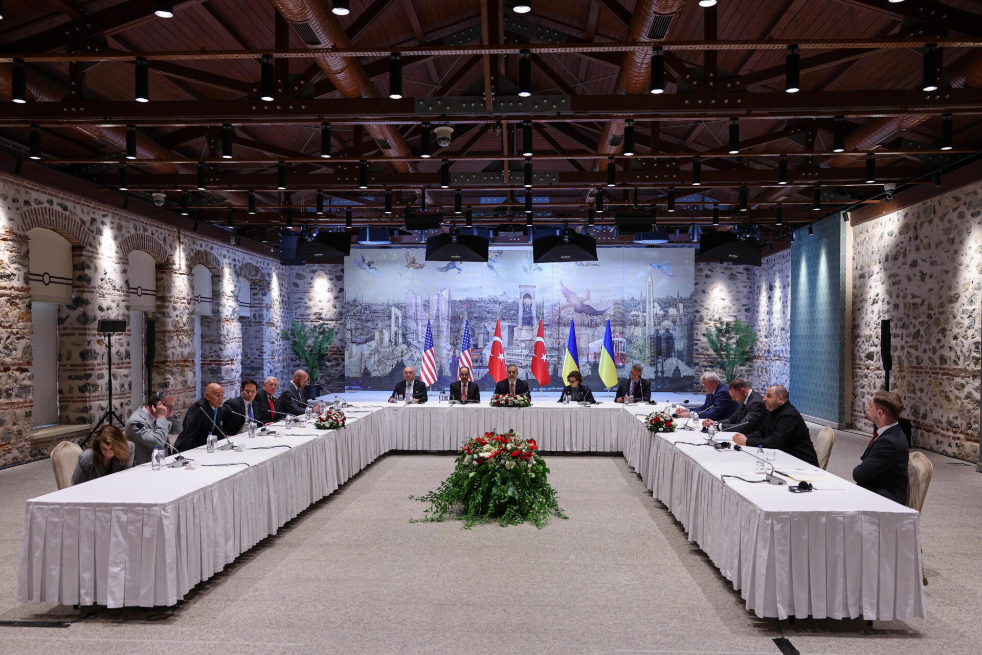 Il summit di Istanbul e i “volenterosi” sostenitori di Kiev Il summit di Istanbul e i “volenterosi” sostenitori di Kiev