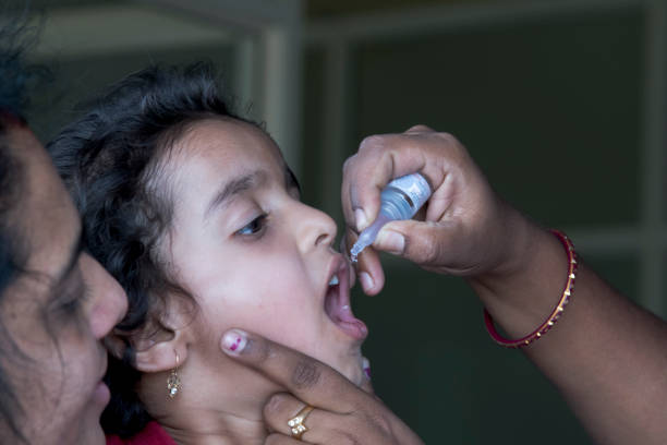 Il lungo addio alla polio: tra focolai invisibili e diplomazia vaccinale Il lungo addio alla polio: tra focolai invisibili e diplomazia vaccinale