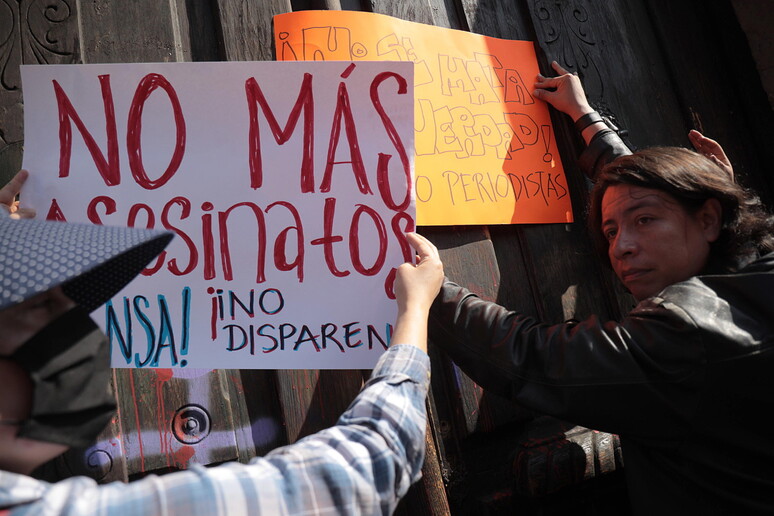 Messico, Honduras, El Salvador: quando lo Stato minaccia i giornalisti che dovrebbe proteggere Messico, Honduras, El Salvador: quando lo Stato minaccia i giornalisti che dovrebbe proteggere
