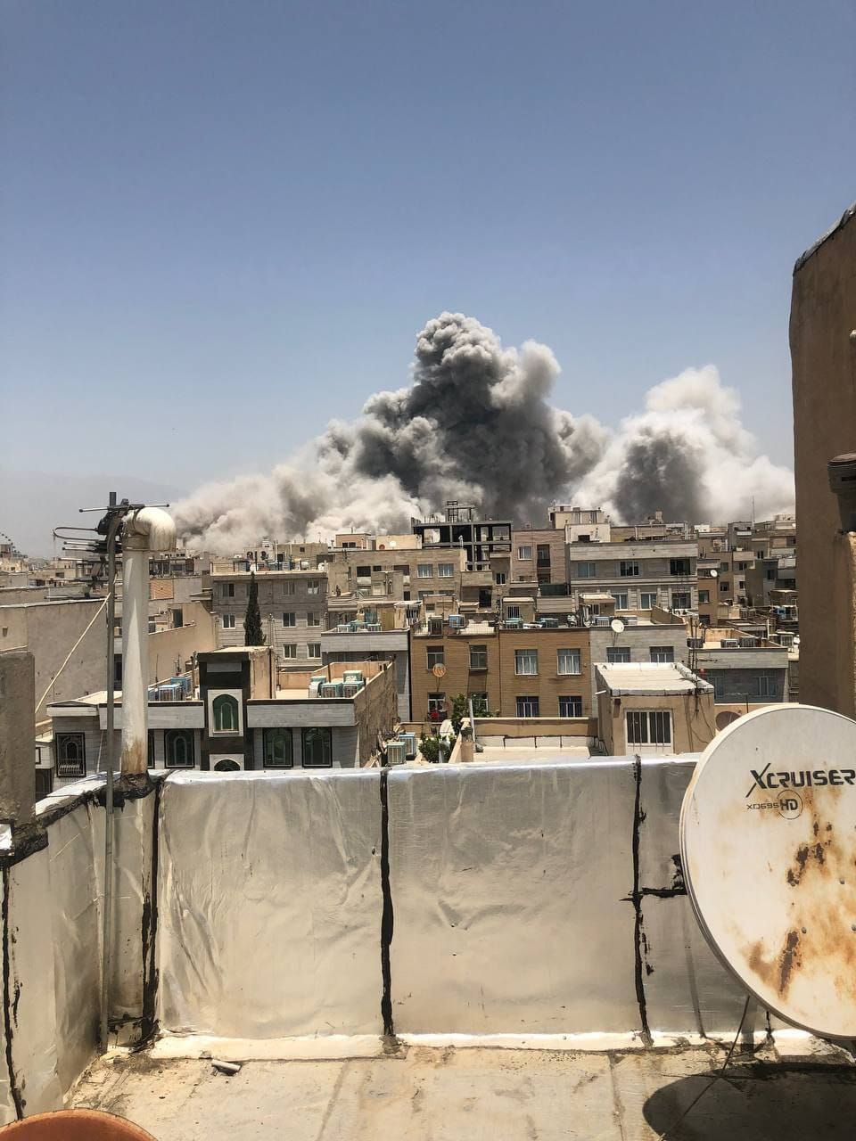 Israele martella Teheran: bombe sui Pasdaran, regime iraniano nel mirino Israele martella Teheran: bombe sui Pasdaran, regime iraniano nel mirino