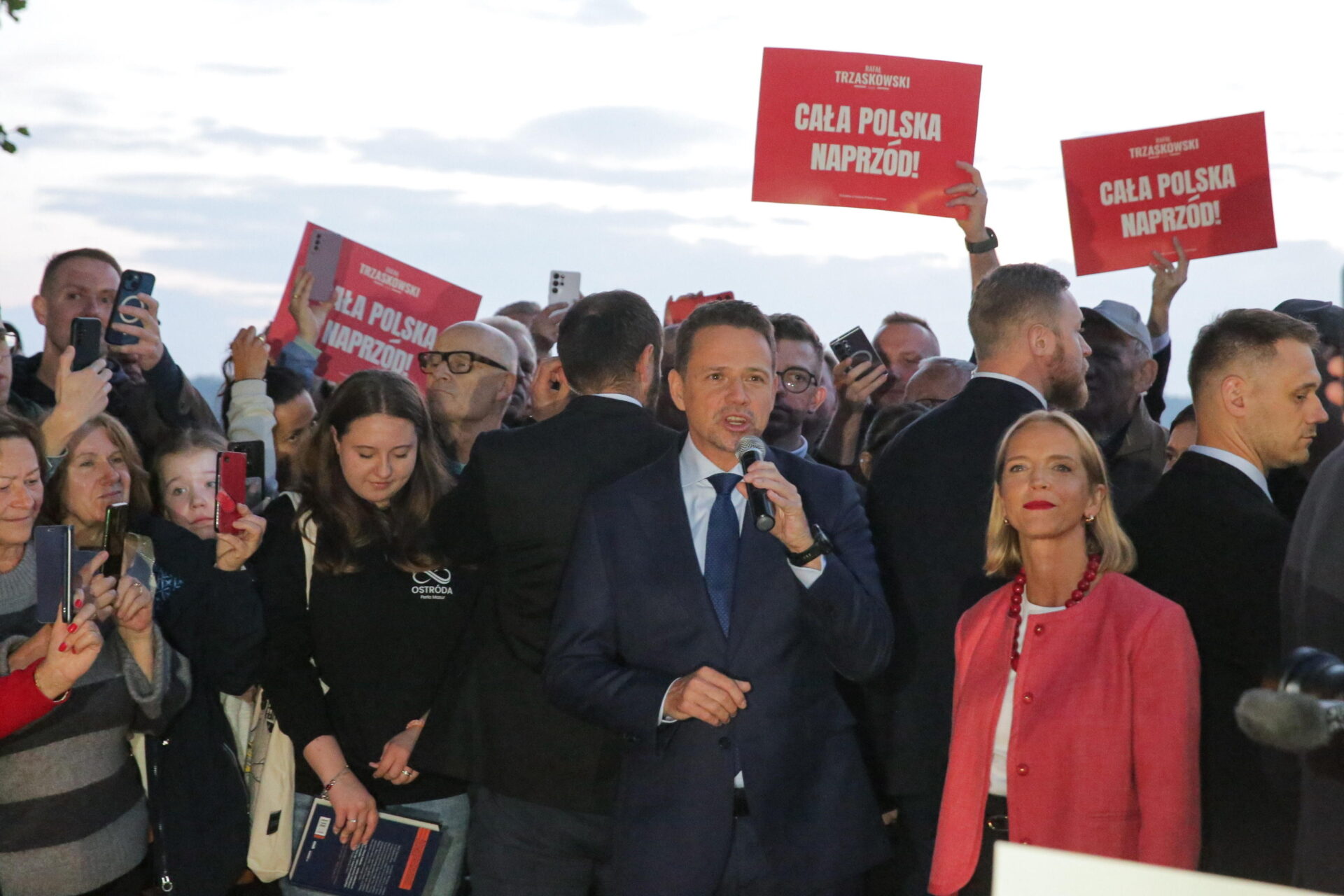 Il sindaco di Varsavia contro lo storico nazionalista: il ballottaggio che divide la Polonia Il sindaco di Varsavia contro lo storico nazionalista: il ballottaggio che divide la Polonia