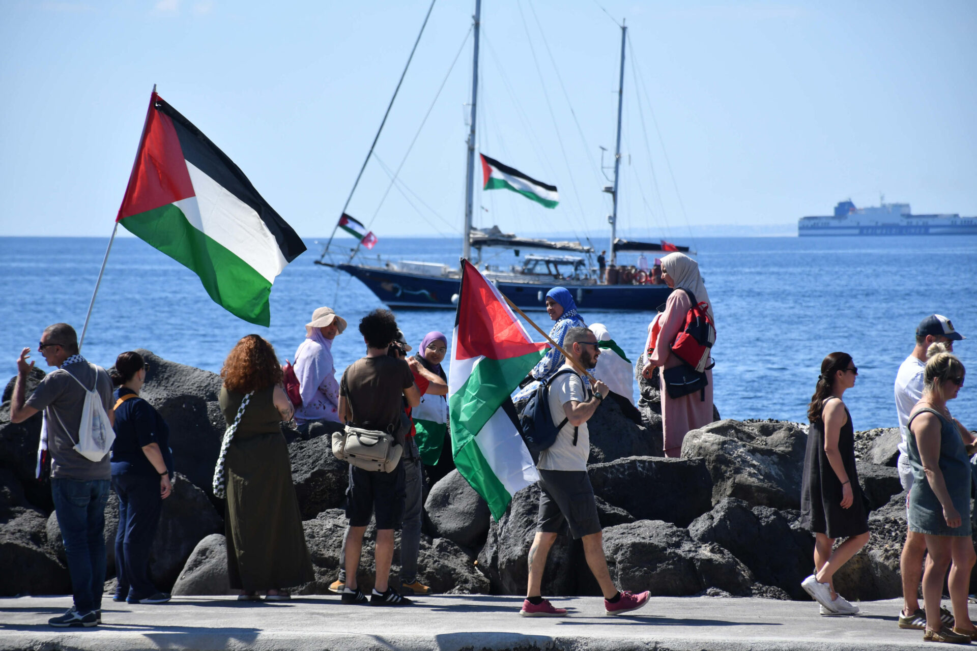 Verso Gaza per rompere l’assedio: salpa la Madleen, Israele si prepara al blocco