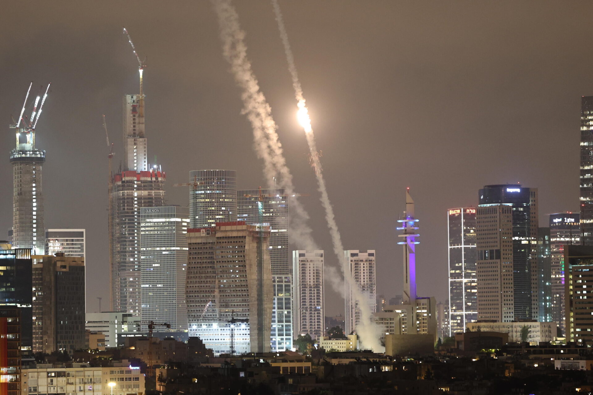 Antiaerea bucata, la minaccia dei missili iraniani mette Israele sotto pressione Antiaerea bucata, la minaccia dei missili iraniani mette Israele sotto pressione