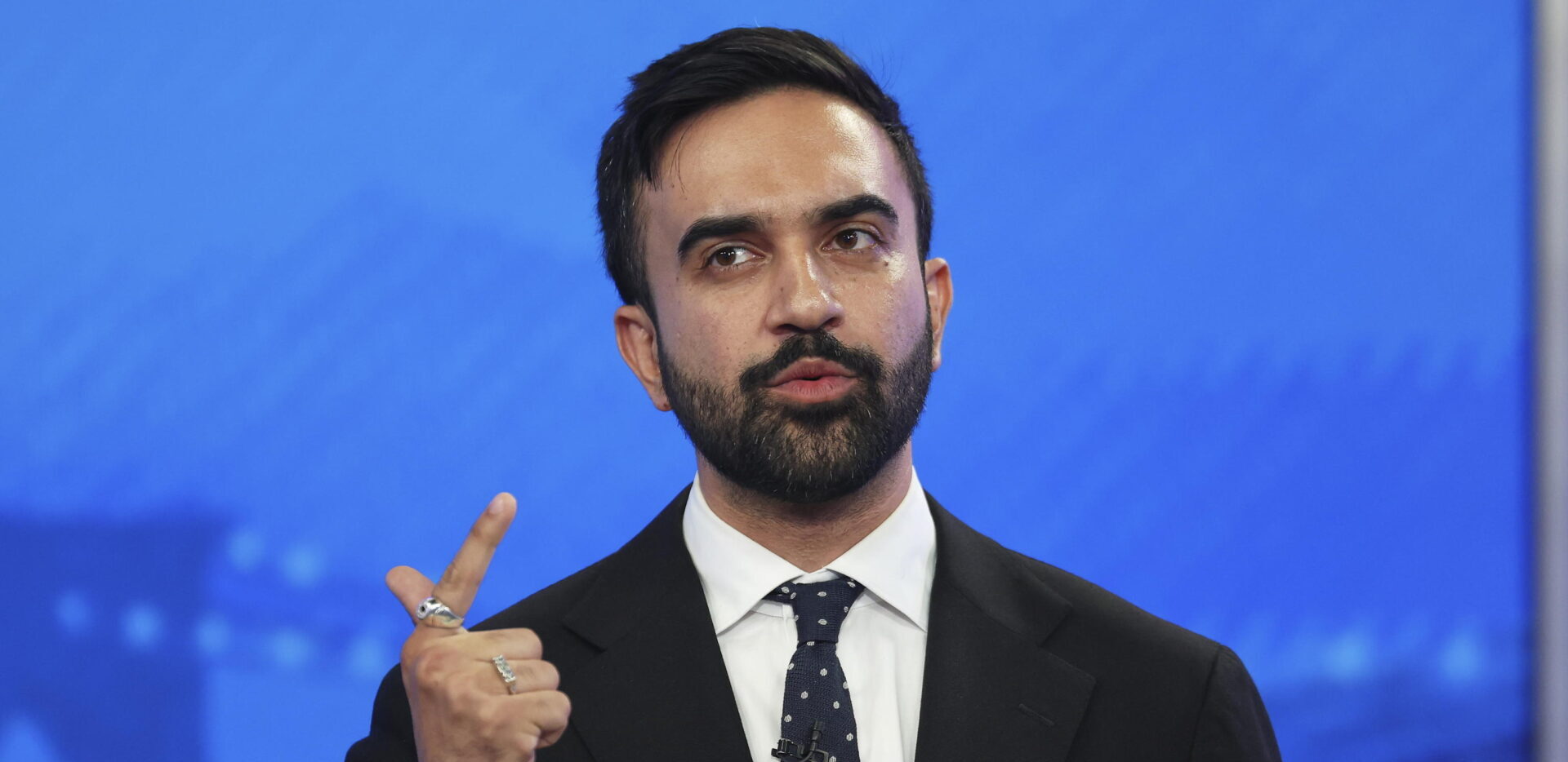Zohran Mamdani, socialista e musulmano: “rischia” di diventare sindaco di New York Zohran Mamdani, socialista e musulmano: “rischia” di diventare sindaco di New York