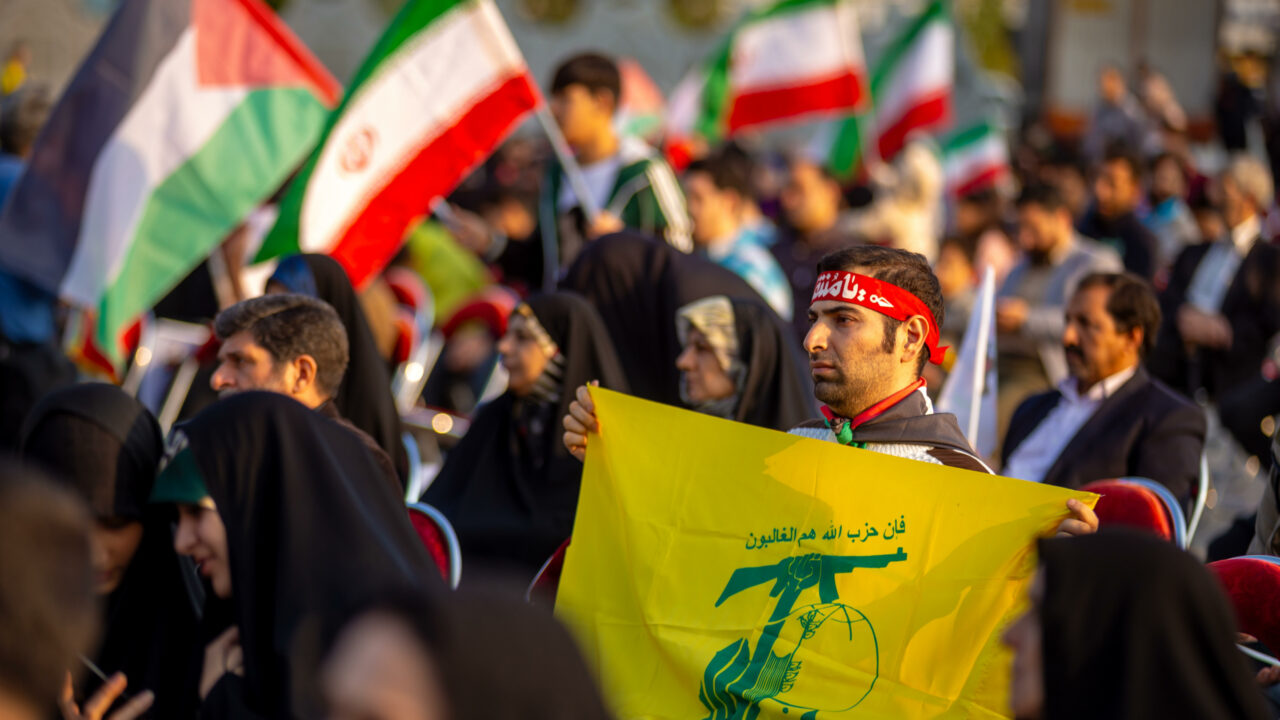 l8217iran ha punito israele per i suoi crimini a beirut la propaganda di hezbollah celebra teheran
