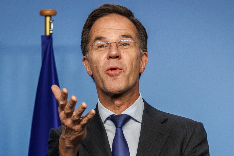 Al vertice della Nato c’è un clown: le incredibili uscite del signor Mark Rutte Al vertice della Nato c’è un clown: le incredibili uscite del signor Mark Rutte