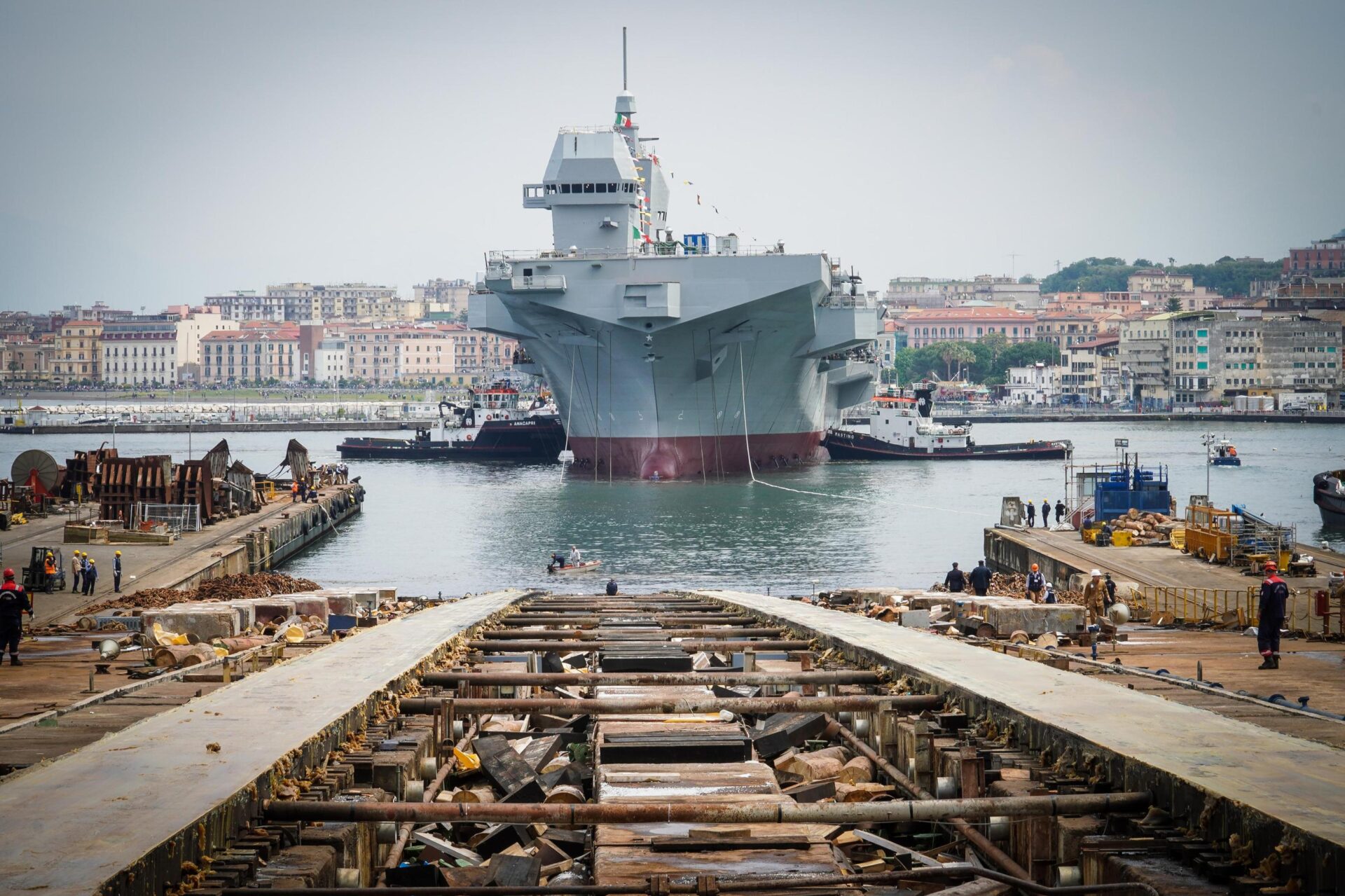 Meno navi da crociera, più cacciatorpediniere e portaerei: la svolta industriale di Fincantieri Meno navi da crociera, più cacciatorpediniere e portaerei: la svolta industriale di Fincantieri