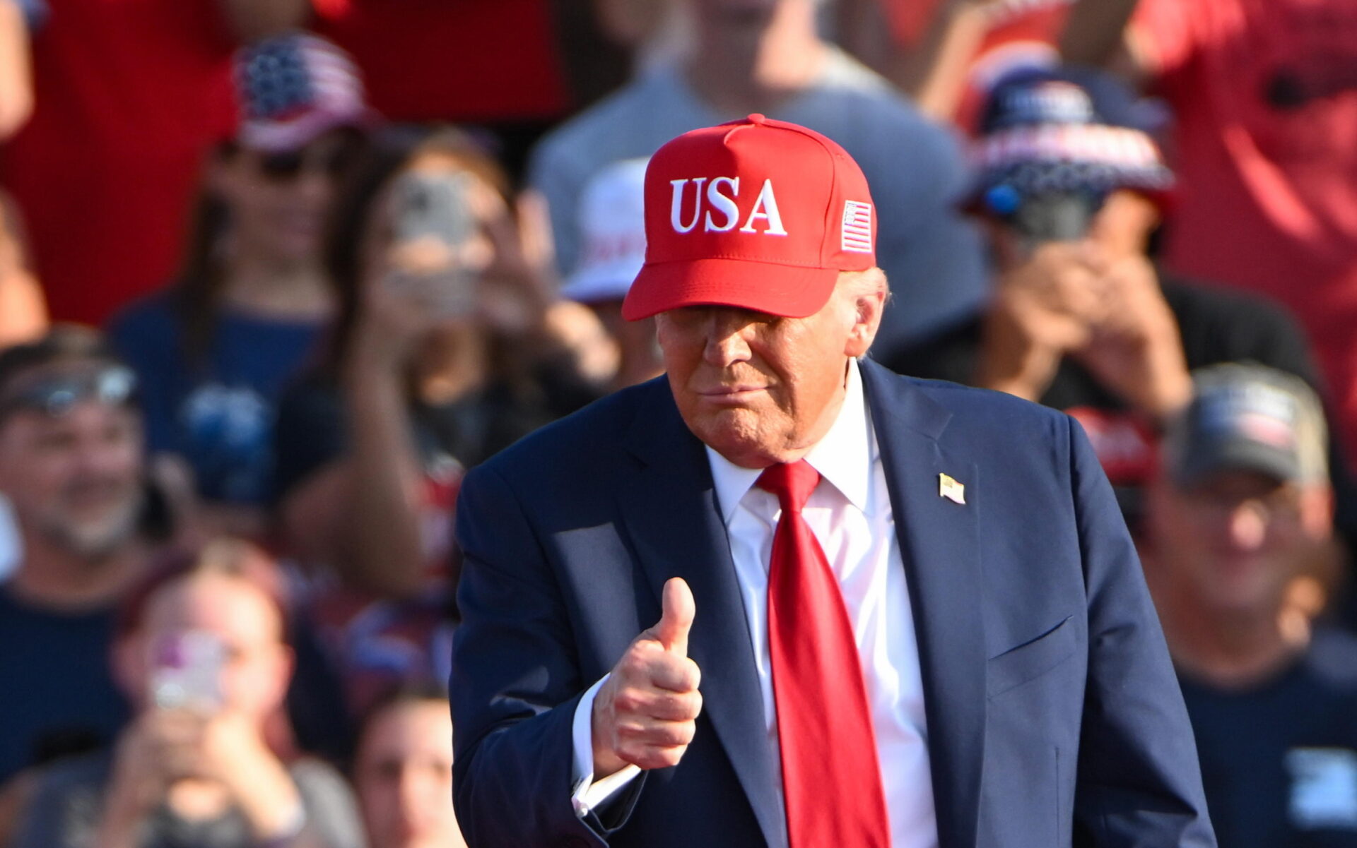 Briefing settimanale, la newsletter: dopo i dazi di Trump il mondo trattiene il fiato