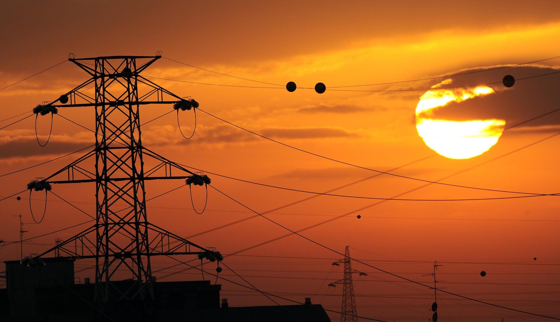 Monitoraggio continuo, la sfida per garantire la sicurezza delle reti elettriche Monitoraggio continuo, la sfida per garantire la sicurezza delle reti elettriche
