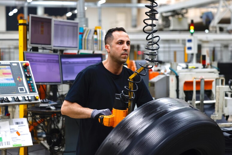 Salari, bonus, reddito di base. Dalla Germania tre ipotesi per ripensare il lavoro in Europa