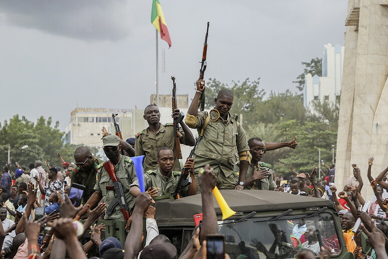 Mali: il potere senza limiti di Assimi Goïta e la sfida del triangolo sovranista del Sahel Mali: il potere senza limiti di Assimi Goïta e la sfida del triangolo sovranista del Sahel