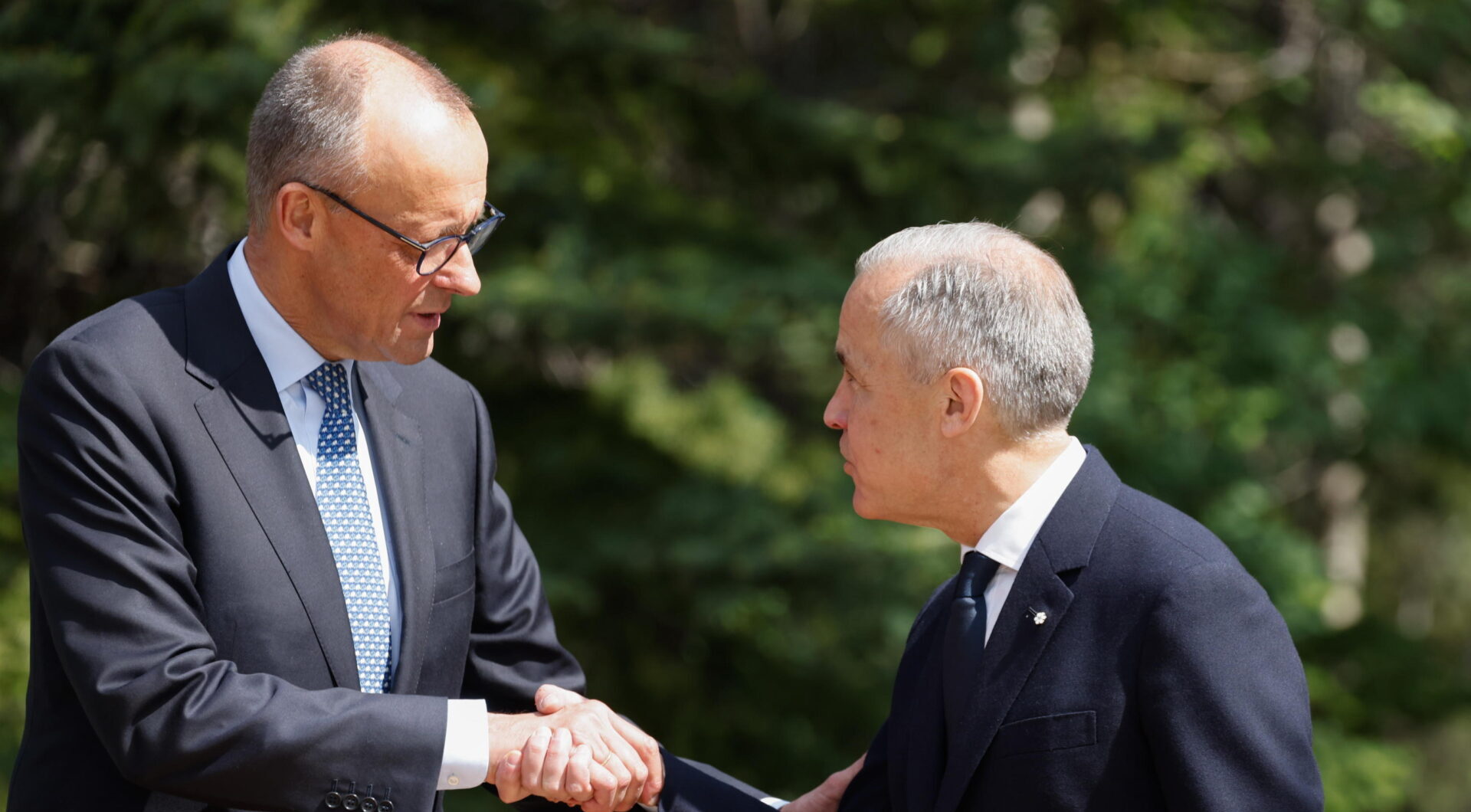 Carney e Merz guidano la corsa al sostegno all’Ucraina mentre la pace Carney e Merz guidano la corsa al sostegno all’Ucraina mentre la pace