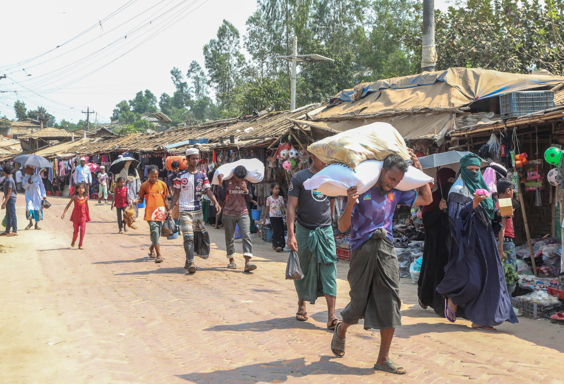 “Trattati come prigionieri e gettati in mare”. L’ultimo grido d’aiuto dei rifugiati Rohingya “Trattati come prigionieri e gettati in mare”. L’ultimo grido d’aiuto dei rifugiati Rohingya