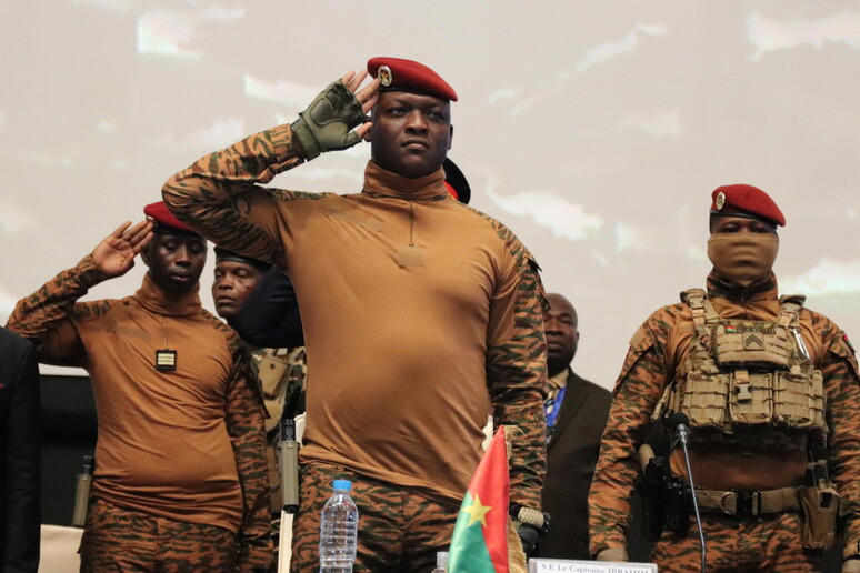 burkina faso cos236 ibrahim traor233 usa il calcio come strumento politico