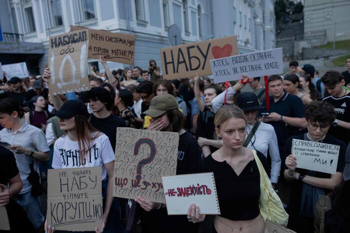 ucraina contrordine compagni le agenzie anticorruzione tornano indipendenti