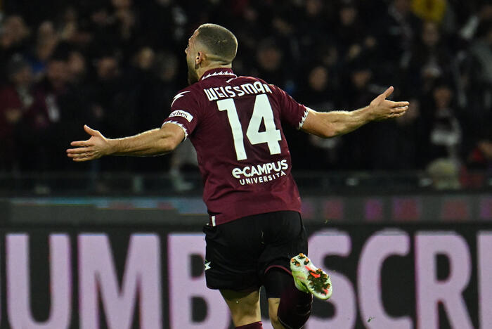 inneggi ai bombardamenti su gaza e noi non ti ingaggiamo shon weissman e il fortuna dusseldorf