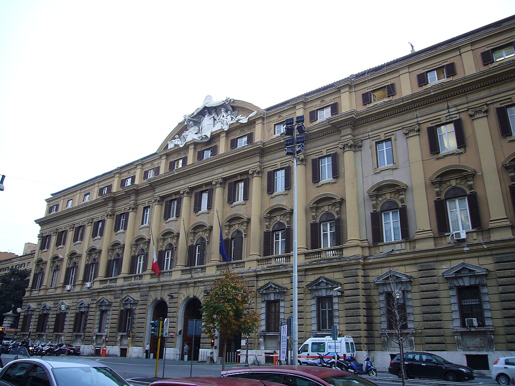 nuova emissione del btp valore e rating su il debito italiano va di moda