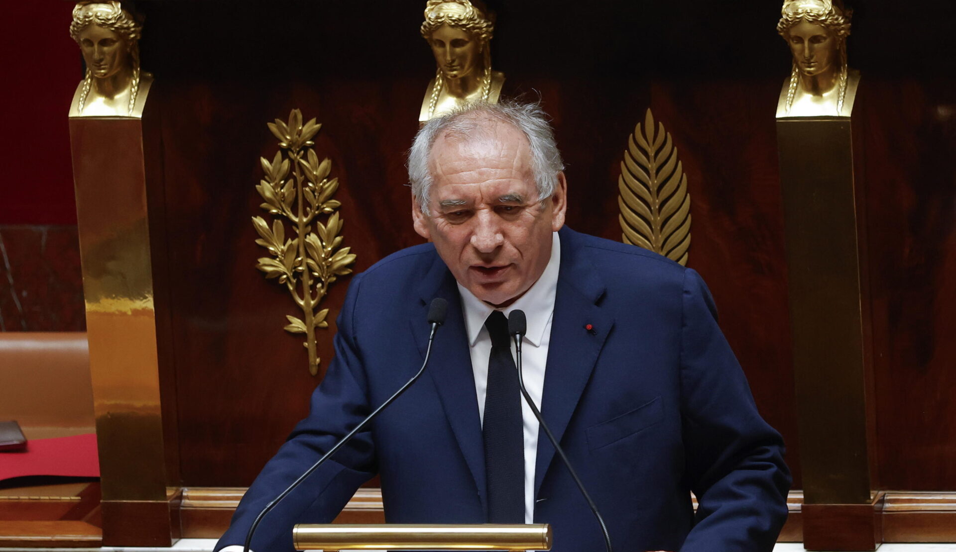 francia capolinea per bayrou sconfitta la manovra di austerit224 schiaffo a macron