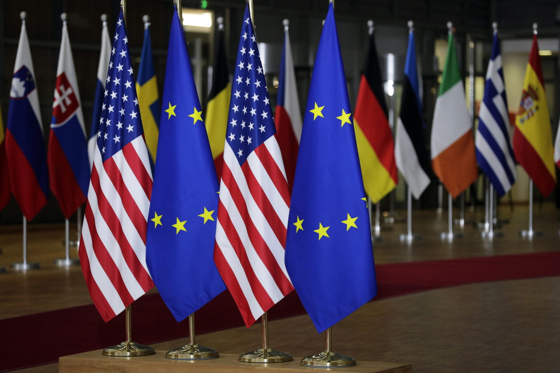 Schiaffo Ue a Big Tech Usa: giù le mani dai dati finanziari degli utenti in Europa