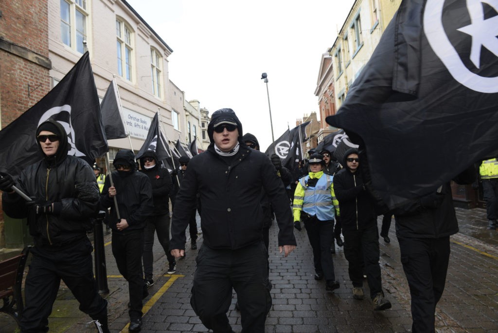 Caos, violenza e terrorismo per cambiare la società: l’ascesa inquietante dell’Order of Nine Angles