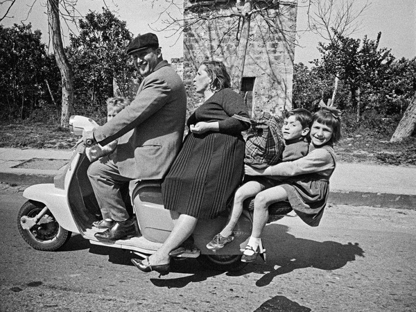 gli italiani di bruno barbey un piccolo mondo teatrale che incornicia l8217identit224 italiana160160