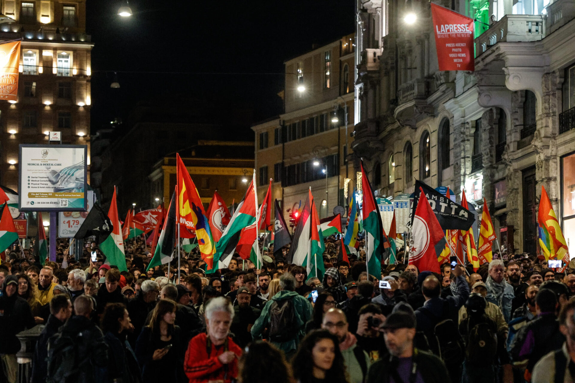 Notte storica in Europa: dall’Italia alla Francia, l’abbordaggio della Flotilla riempie le piazze