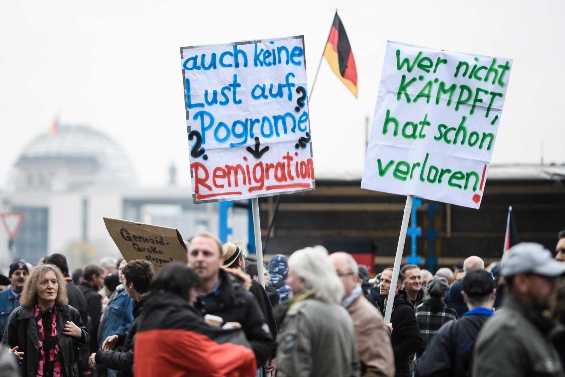 Migranti e identità, la battaglia politica che scalda l’Europa