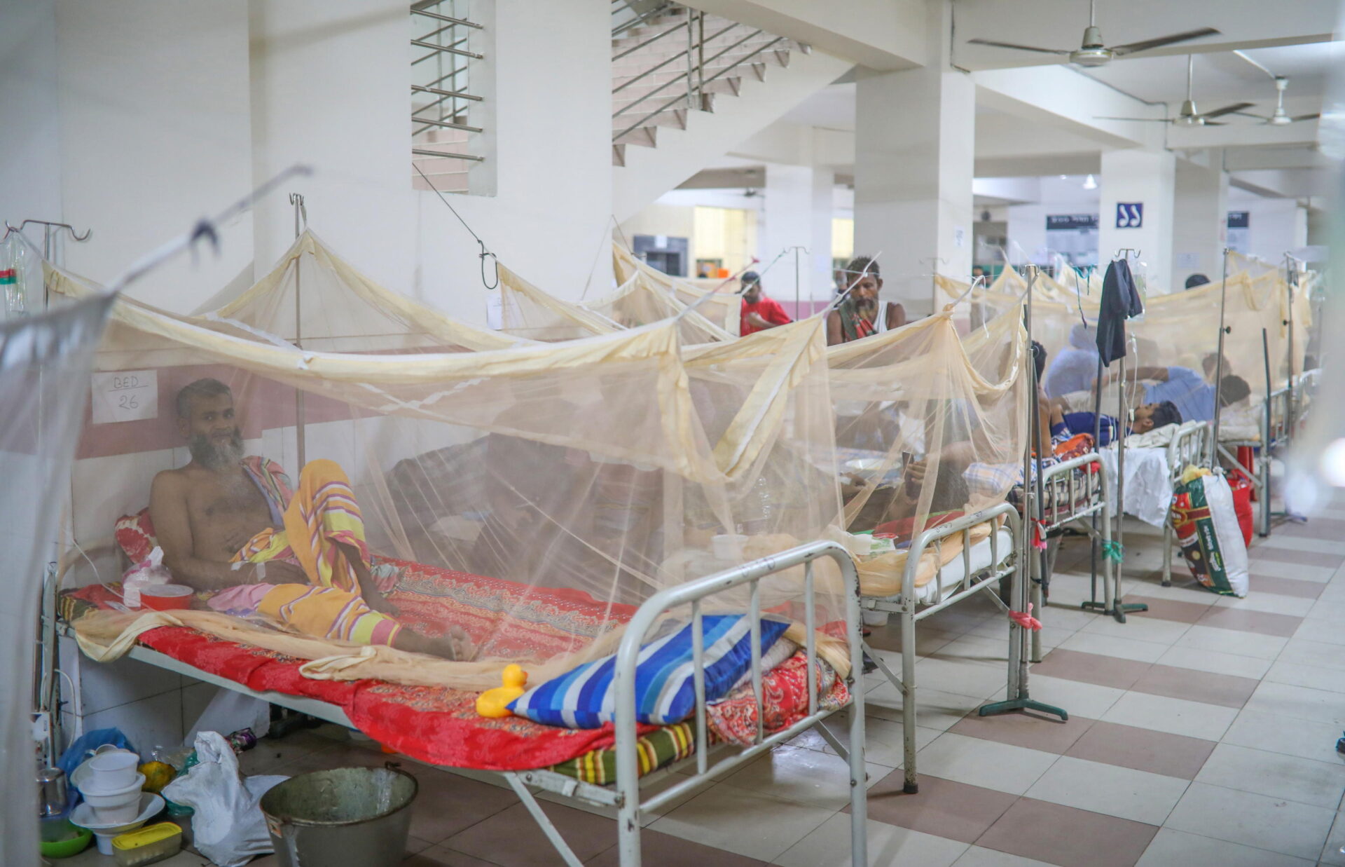 La crisi sanitaria del Bangladesh: ospedali stracolmi e Paese in ginocchio