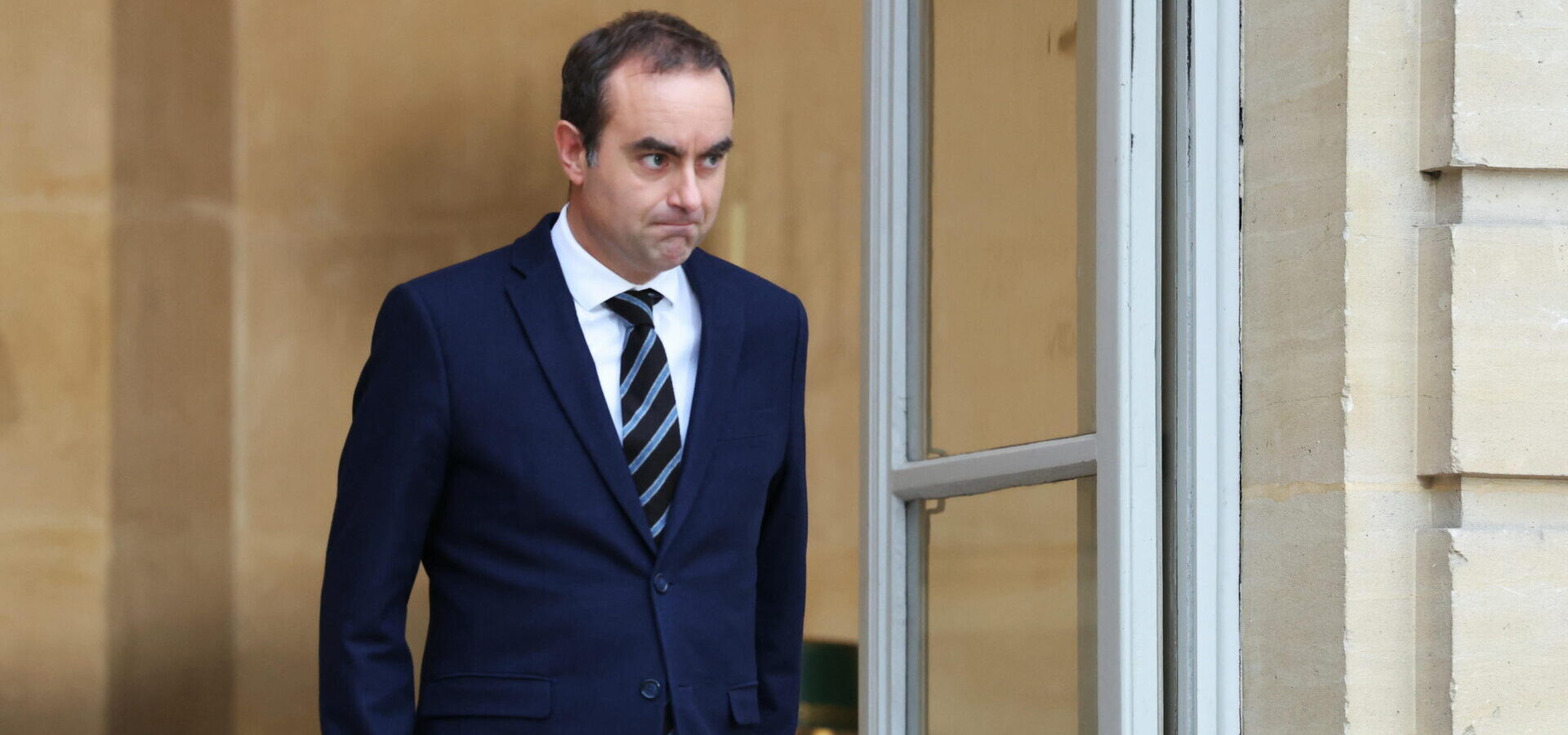 Francia nel caos: il governo Lecornu muore prima di nascere, Macron accetta le dimissioni