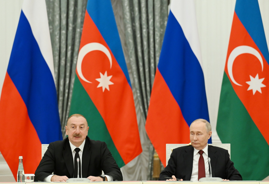 prima accuse e minacce ora baci e abbracci perch233 tra putin che si scusa e alyev che perdona torna il sereno