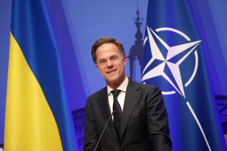 tot242 peppino e mark rutte la logica al contrario della testa fina della nato