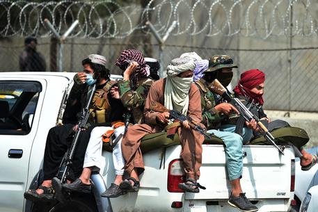 Pakistan e Afghanistan, prove di guerra lungo la frontiera: ecco che cosa succede