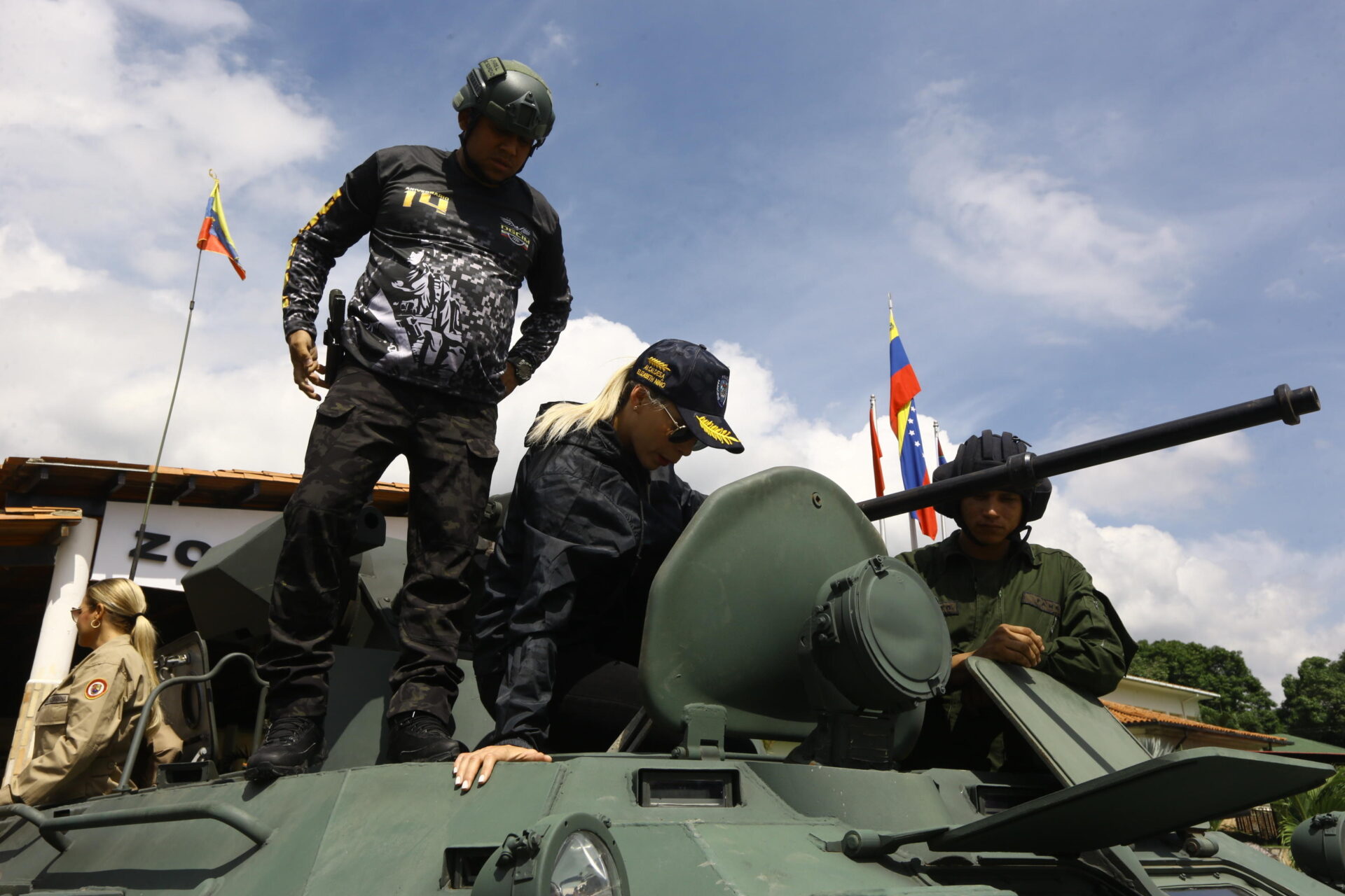 s 300 e caccia russi la fragile prima linea del venezuela per affrontare gli usa