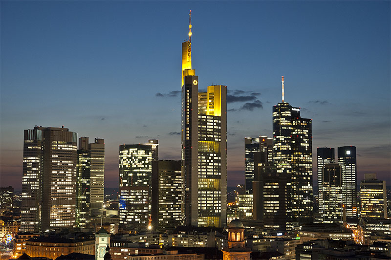 austerity per commerzbank unicredit sale e a francoforte pensano di lasciare la maxi sede