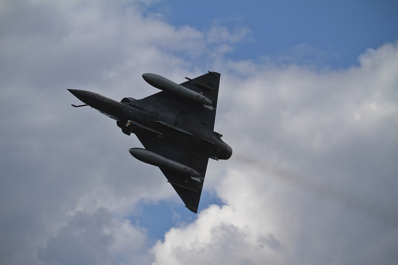 Intelligenza artificiale sui Mirage 2000: così la Francia rilancia i suoi storici caccia