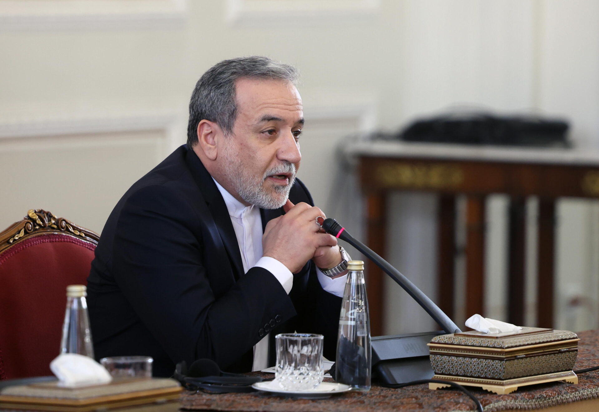 “Non fermeremo l’arricchimento dell’uranio, no a negoziati diretti con gli Usa”: l’Iran gela Washington “Non fermeremo l’arricchimento dell’uranio, no a negoziati diretti con gli Usa”: l’Iran gela Washington