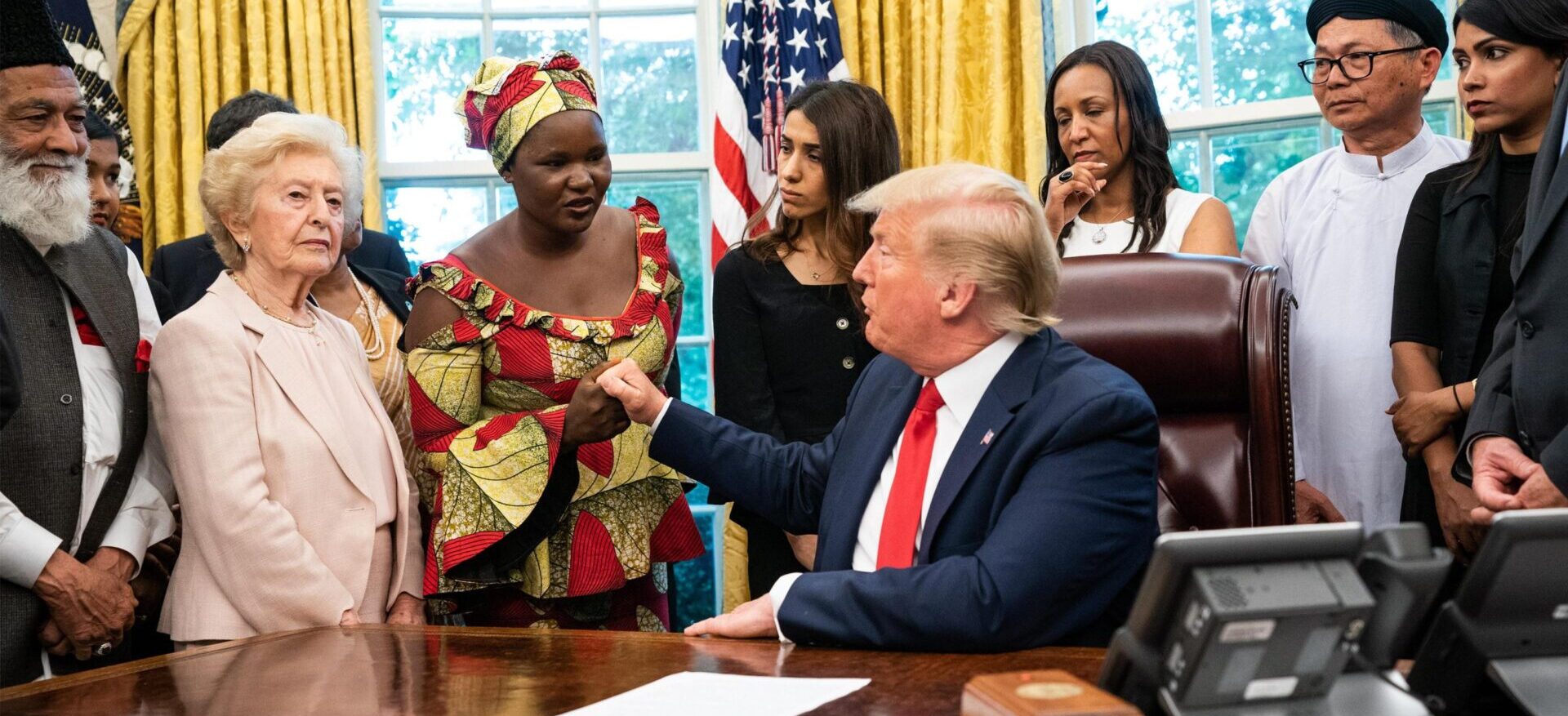 Trump minaccia l’intervento militare in Nigeria: “Proteggeremo i cristiani a fucilate”