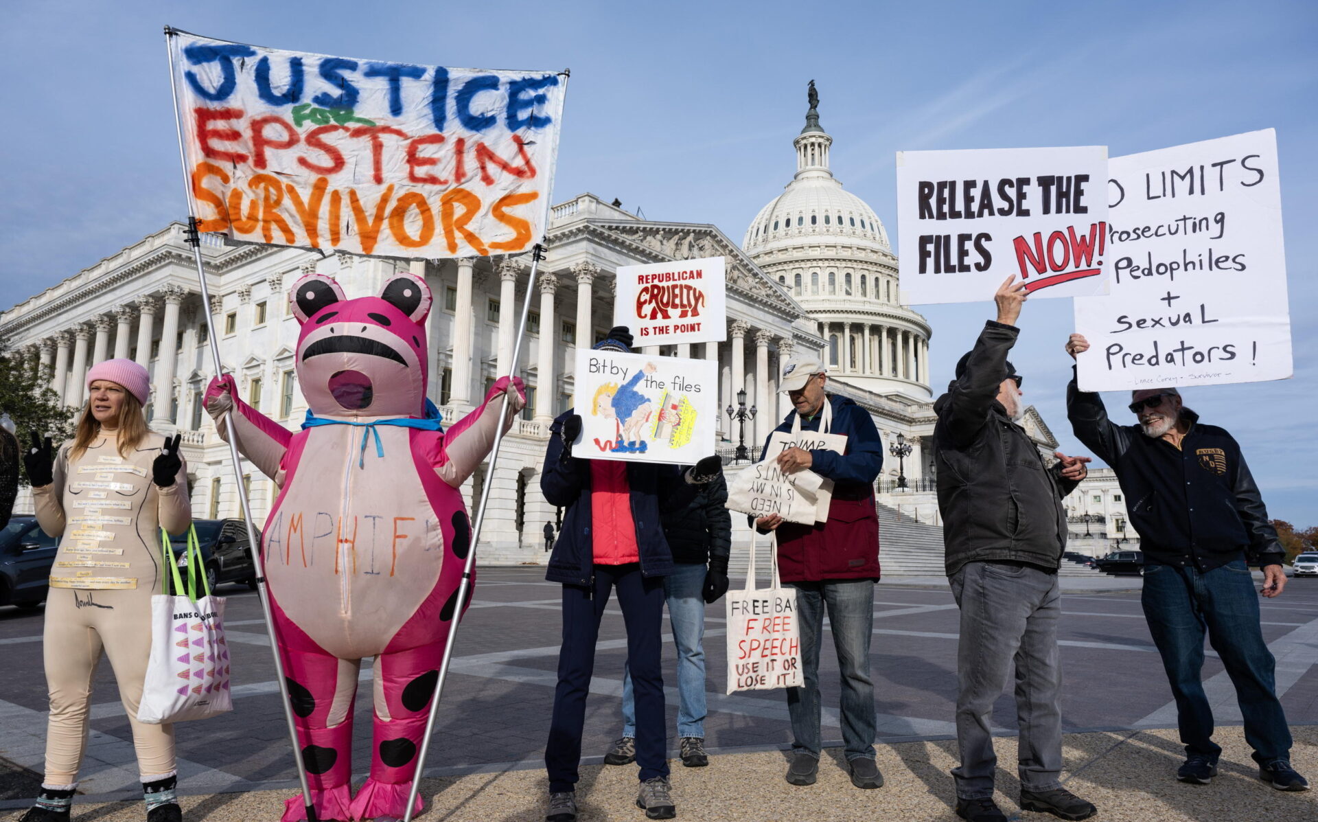 Scandalo Epstein, la Camera Usa vota per la pubblicazione dei documenti: ma c’è la clausola “sicurezza nazionale” Scandalo Epstein, la Camera Usa vota per la pubblicazione dei documenti: ma c’è la clausola “sicurezza nazionale”