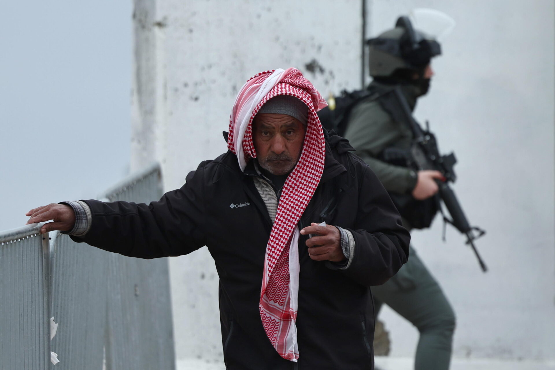 Cisgiordania, vivere sotto occupazione: checkpoint, spionaggio digitale e lavoro negato