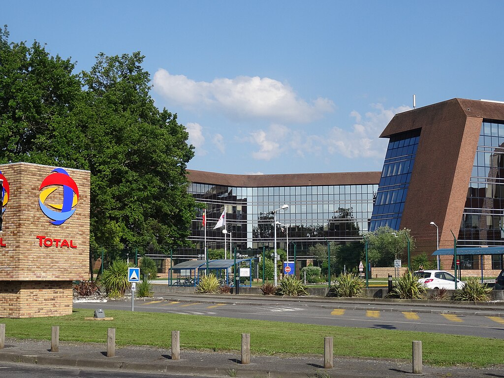 Massacri in Mozambico, Total denunciata in Francia