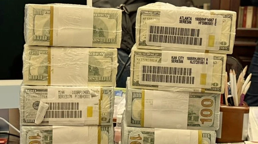 Ucraina oggi: l’ex vice premier in galera, l’ex ministro della Difesa in fuga, la polizia sotto accusa, Zelensky muto