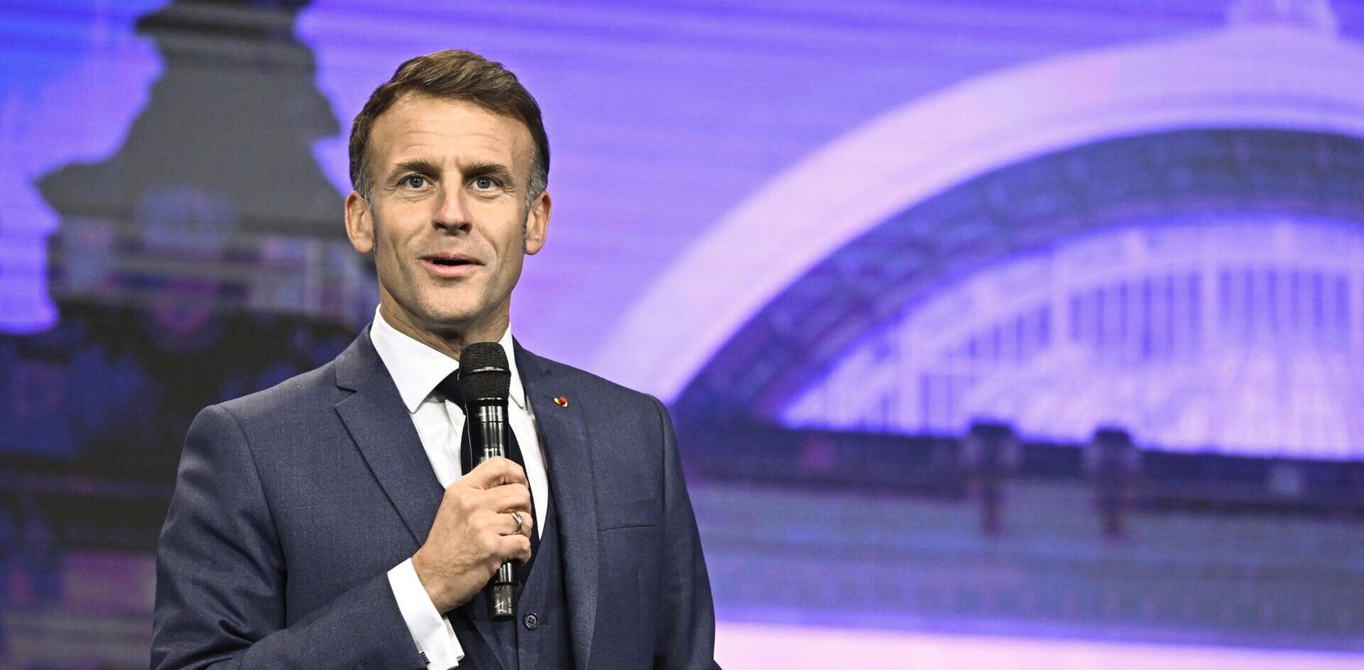 Dal “bollino di qualità” di Macron al Democracy Shield: l’Europa costruisce la macchina della censura Dal “bollino di qualità” di Macron al Democracy Shield: l’Europa costruisce la macchina della censura