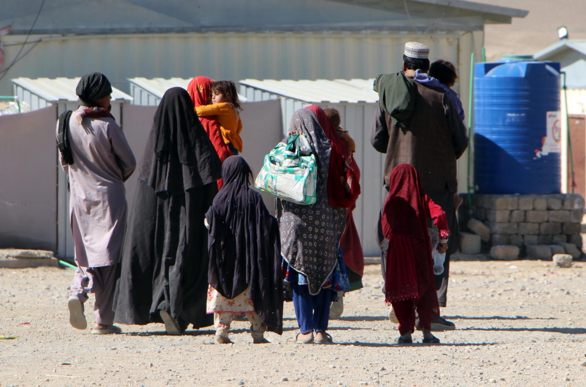 Nuova emergenza migranti in Asia: il Pakistan espelle migliaia di afghani