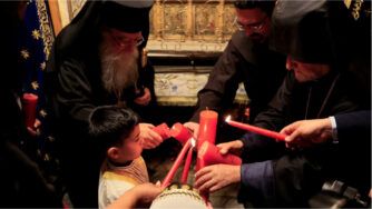 Natale col genocidio: la campagna Red candle, light for Palestine