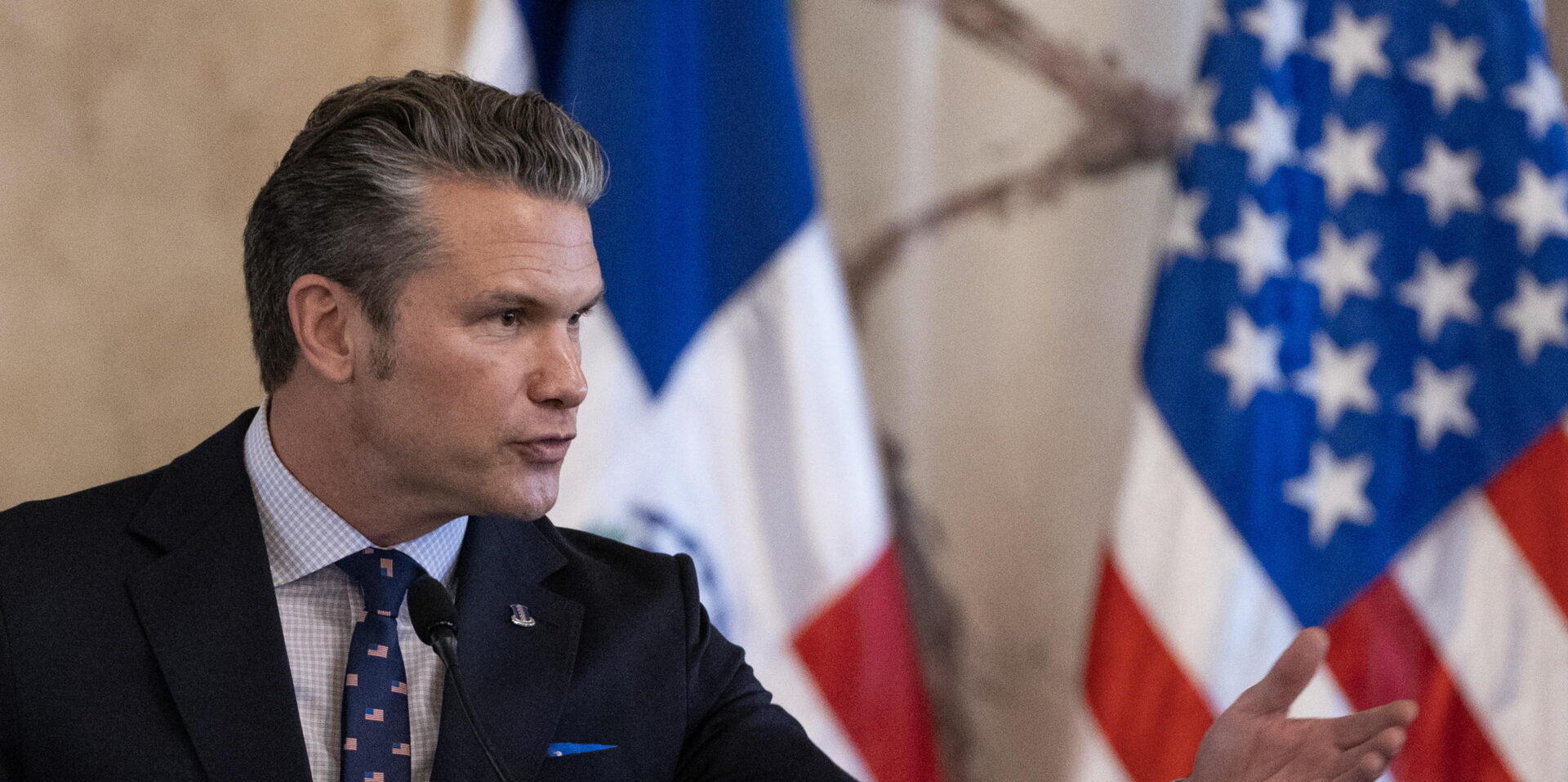 Raid contro le barche, il capo del Pentagono Hegseth criminale di guerra? Il Congresso Usa indaga