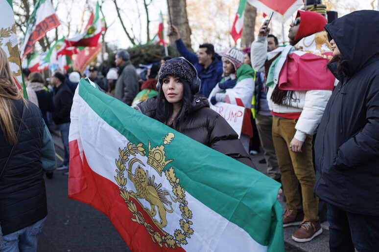 L’Iran in fiamme e il solito copione occidentale: Usa in armi, Europa prona, notizie gonfiate e allarmi inascoltati